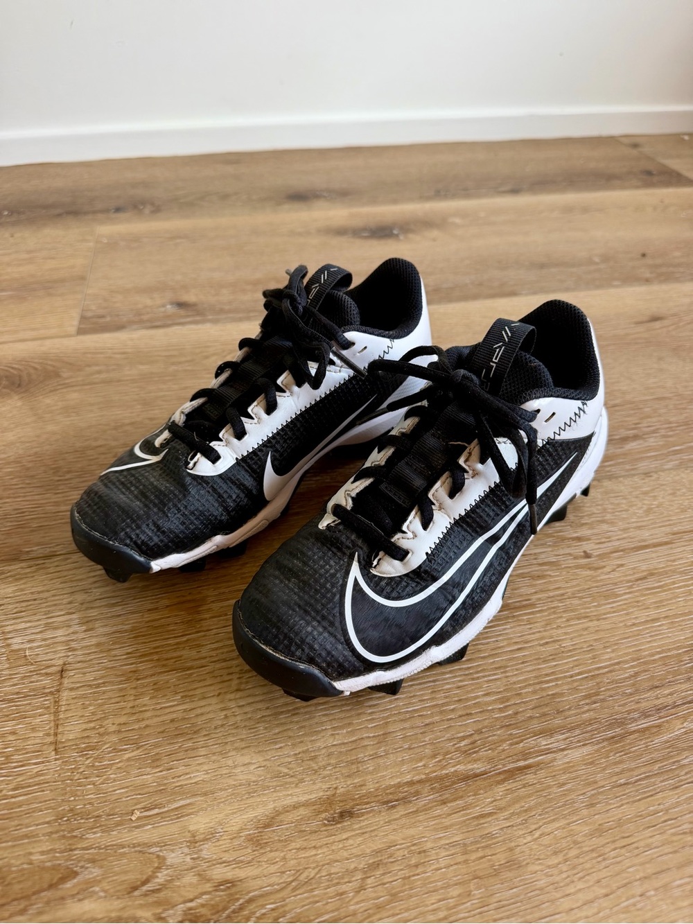 Boys Nike Fastflex Vapor Edge Shark 2 Black/White Football Cleats Size 3